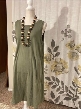 Sleeveless Olive Midi Dress with A-Line Silhouette Pockets